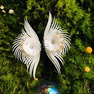 1960s White floral clip on earrings